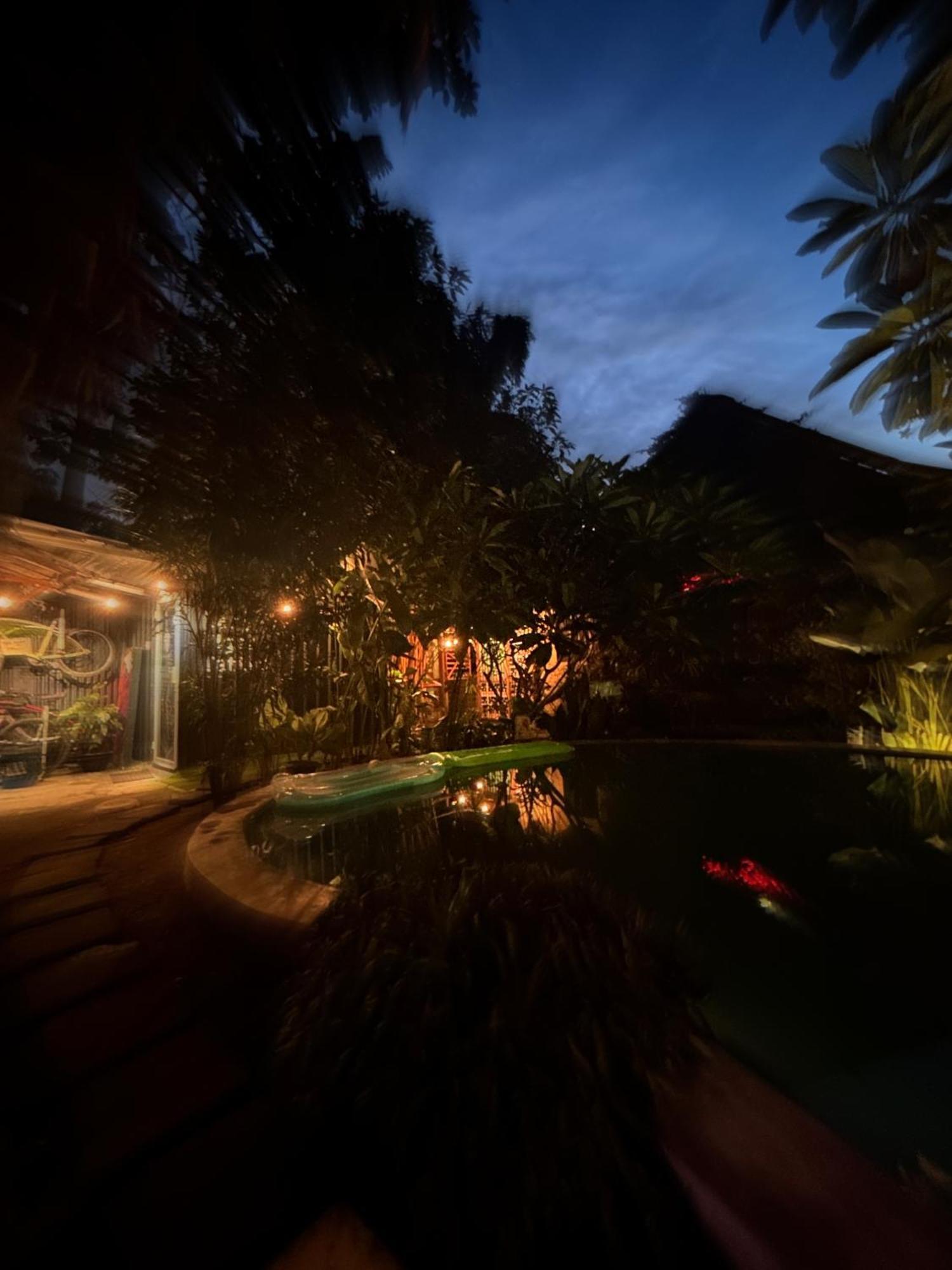 Losmanos Hostel Yogyakarta Exterior photo