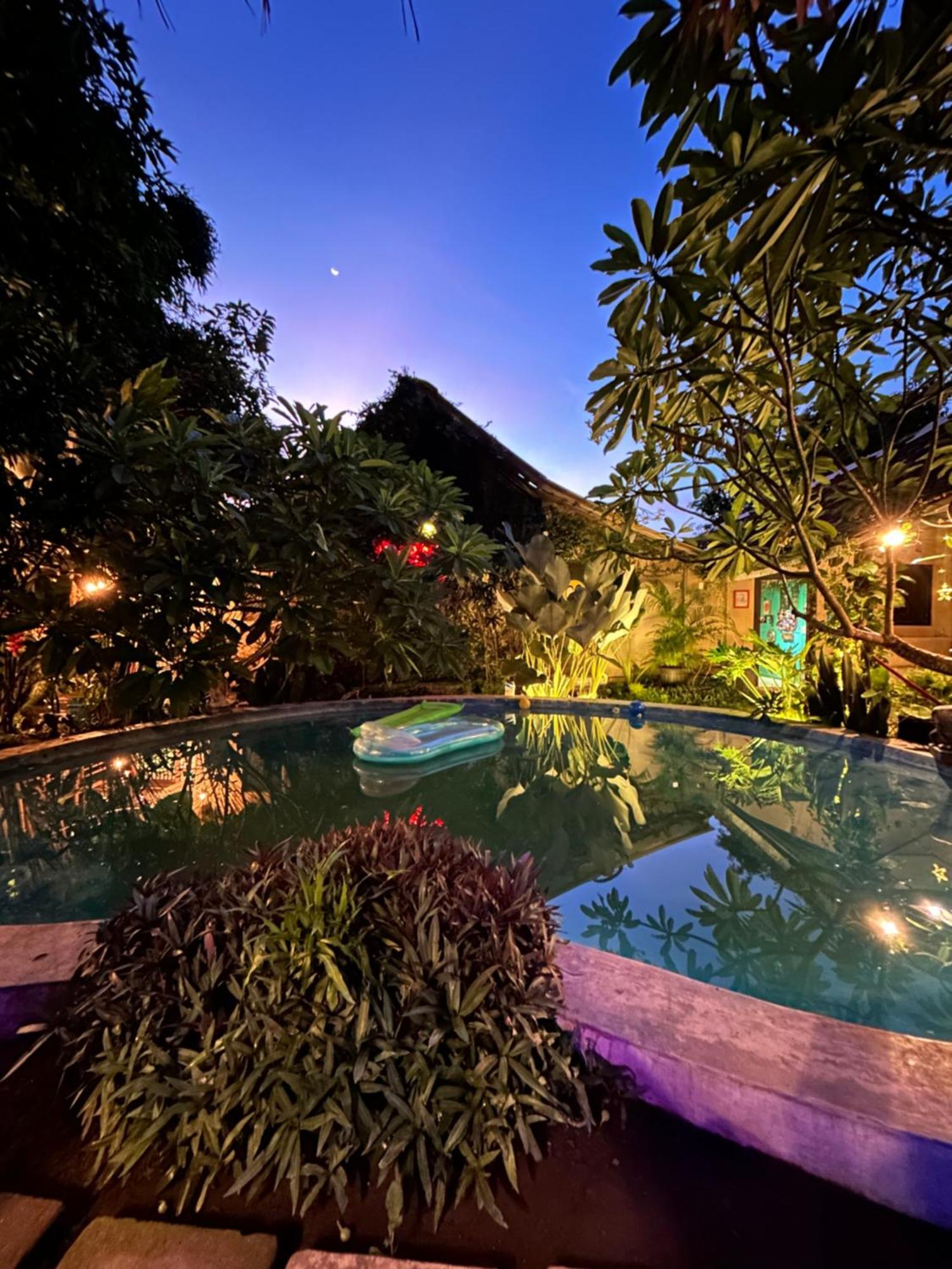 Losmanos Hostel Yogyakarta Exterior photo