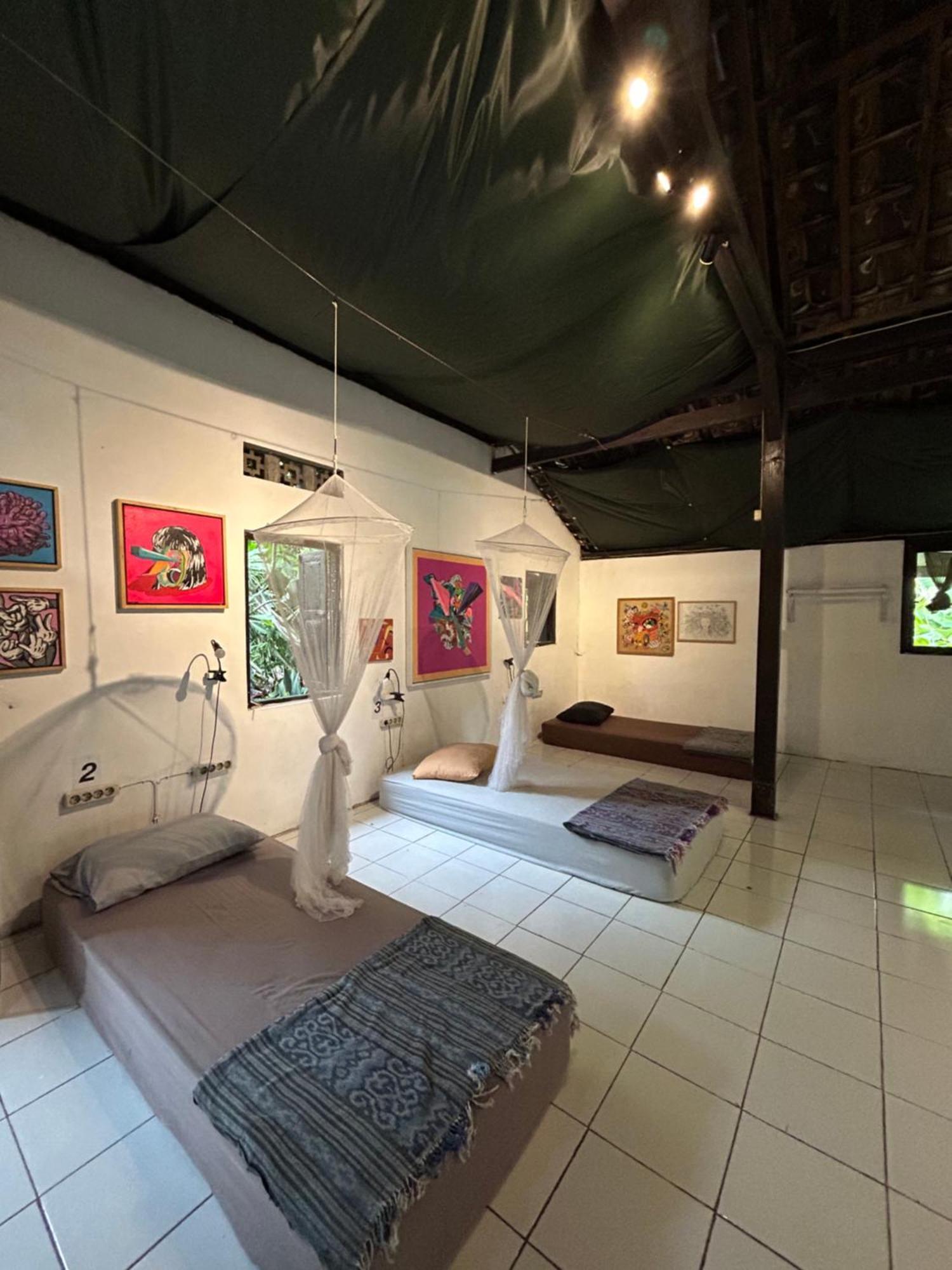 Losmanos Hostel Yogyakarta Exterior photo