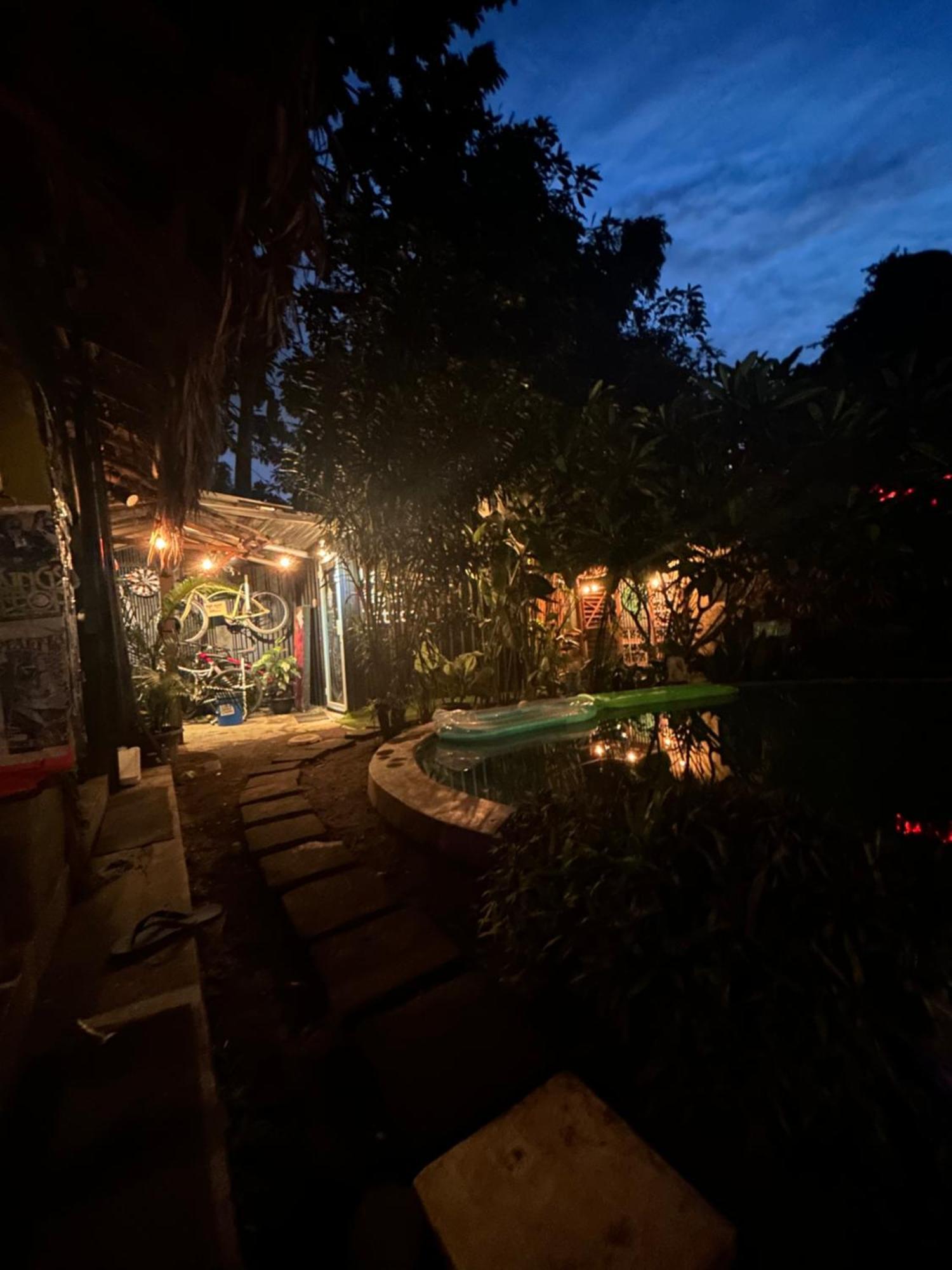 Losmanos Hostel Yogyakarta Exterior photo