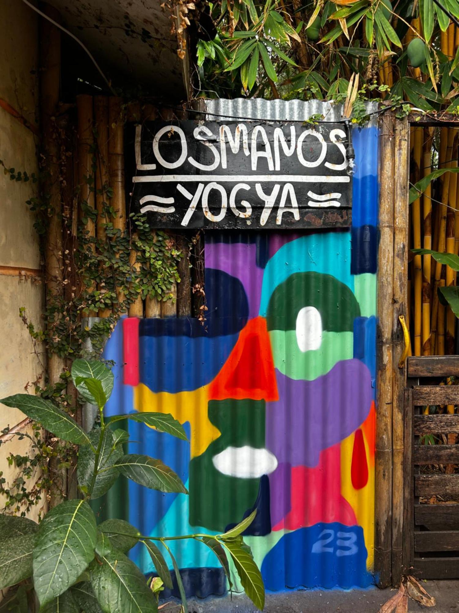 Losmanos Hostel Yogyakarta Exterior photo