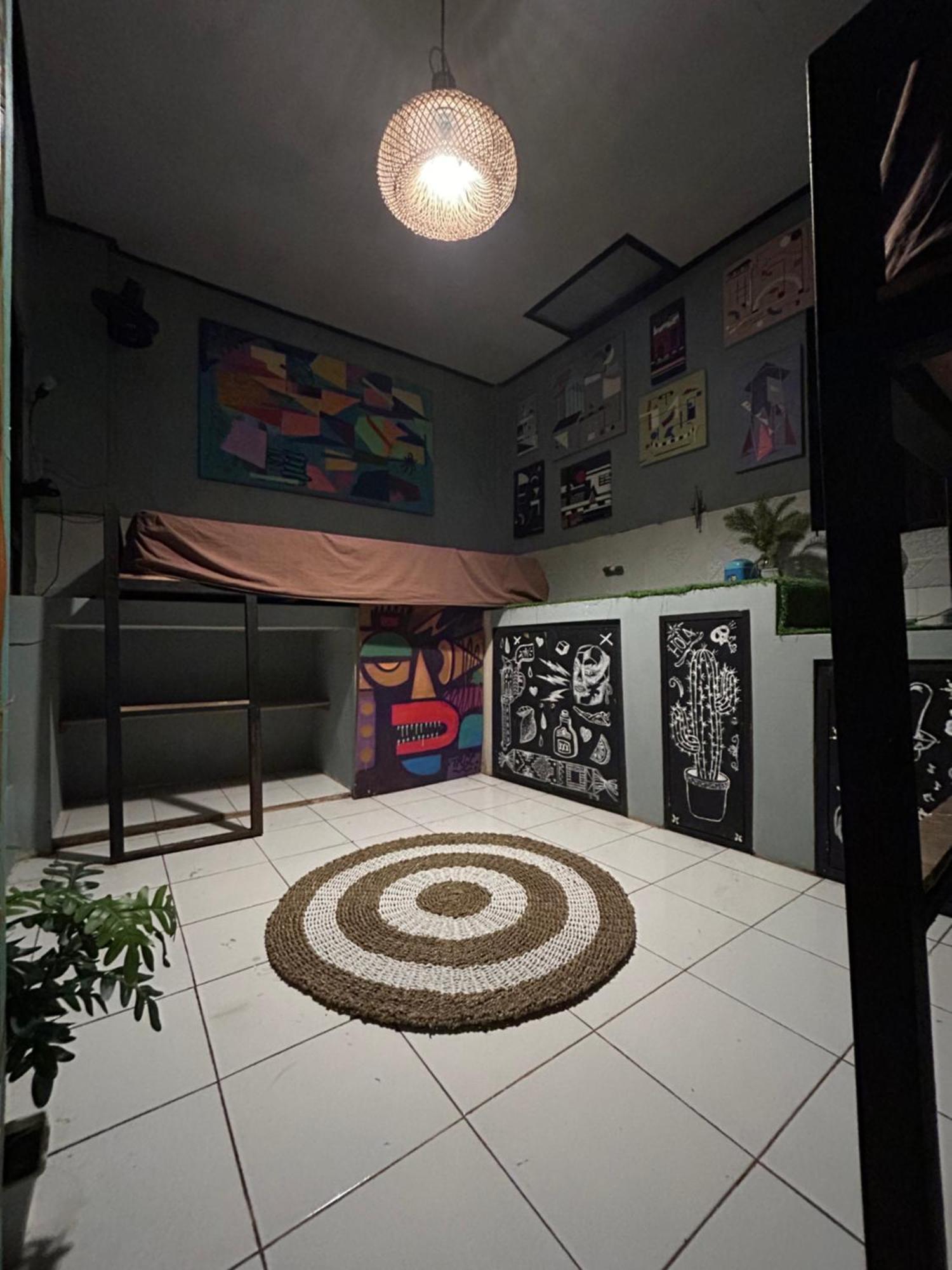 Losmanos Hostel Yogyakarta Exterior photo