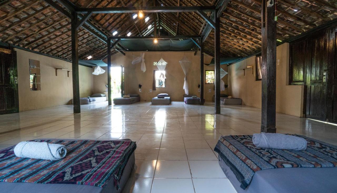 Losmanos Hostel Yogyakarta Exterior photo