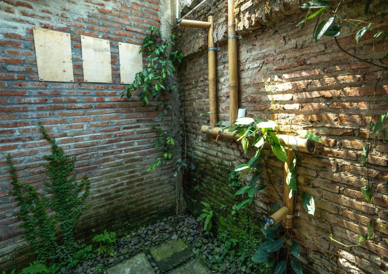 Losmanos Hostel Yogyakarta Exterior photo