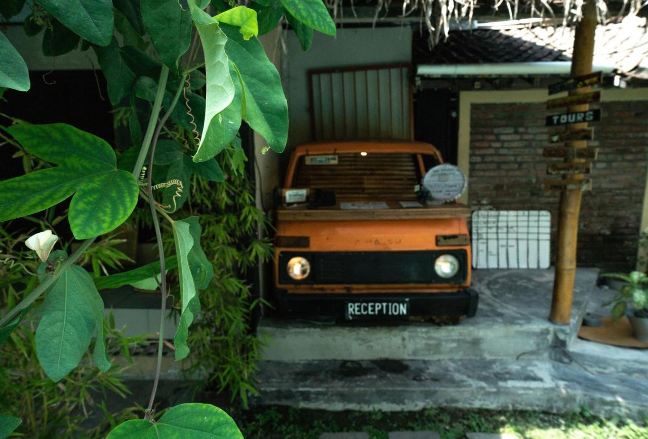 Losmanos Hostel Yogyakarta Exterior photo