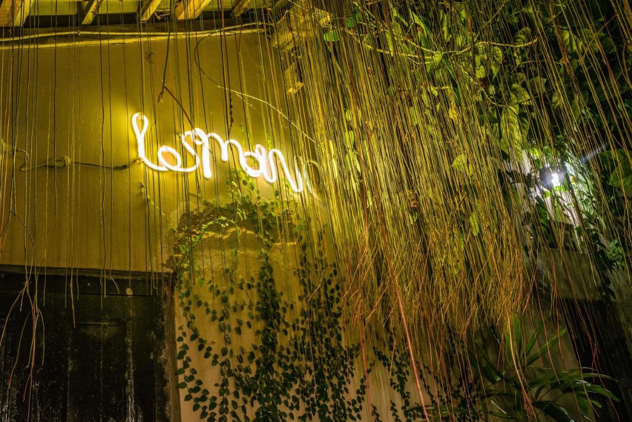 Losmanos Hostel Yogyakarta Exterior photo