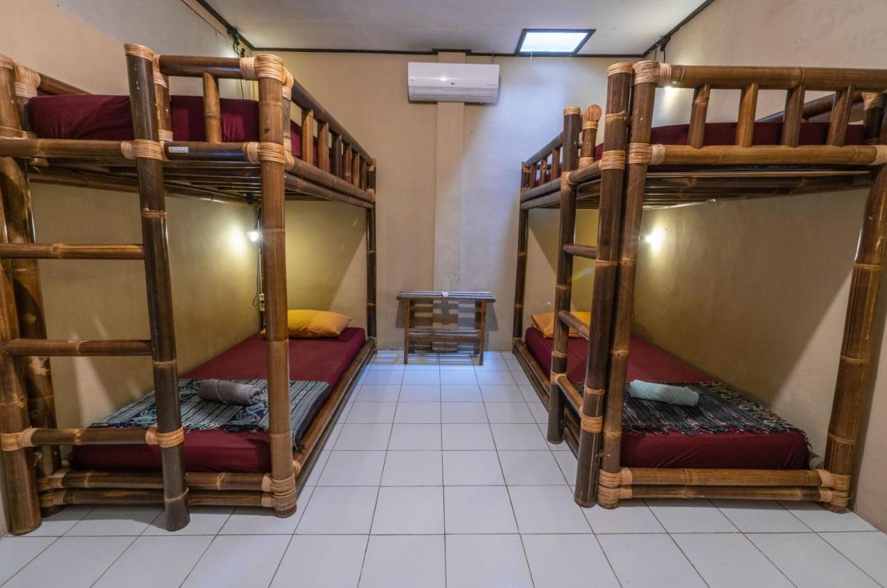 Losmanos Hostel Yogyakarta Exterior photo